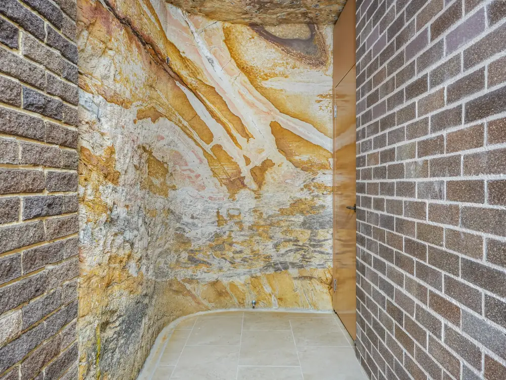 Sandstone cutting, Balmoral
